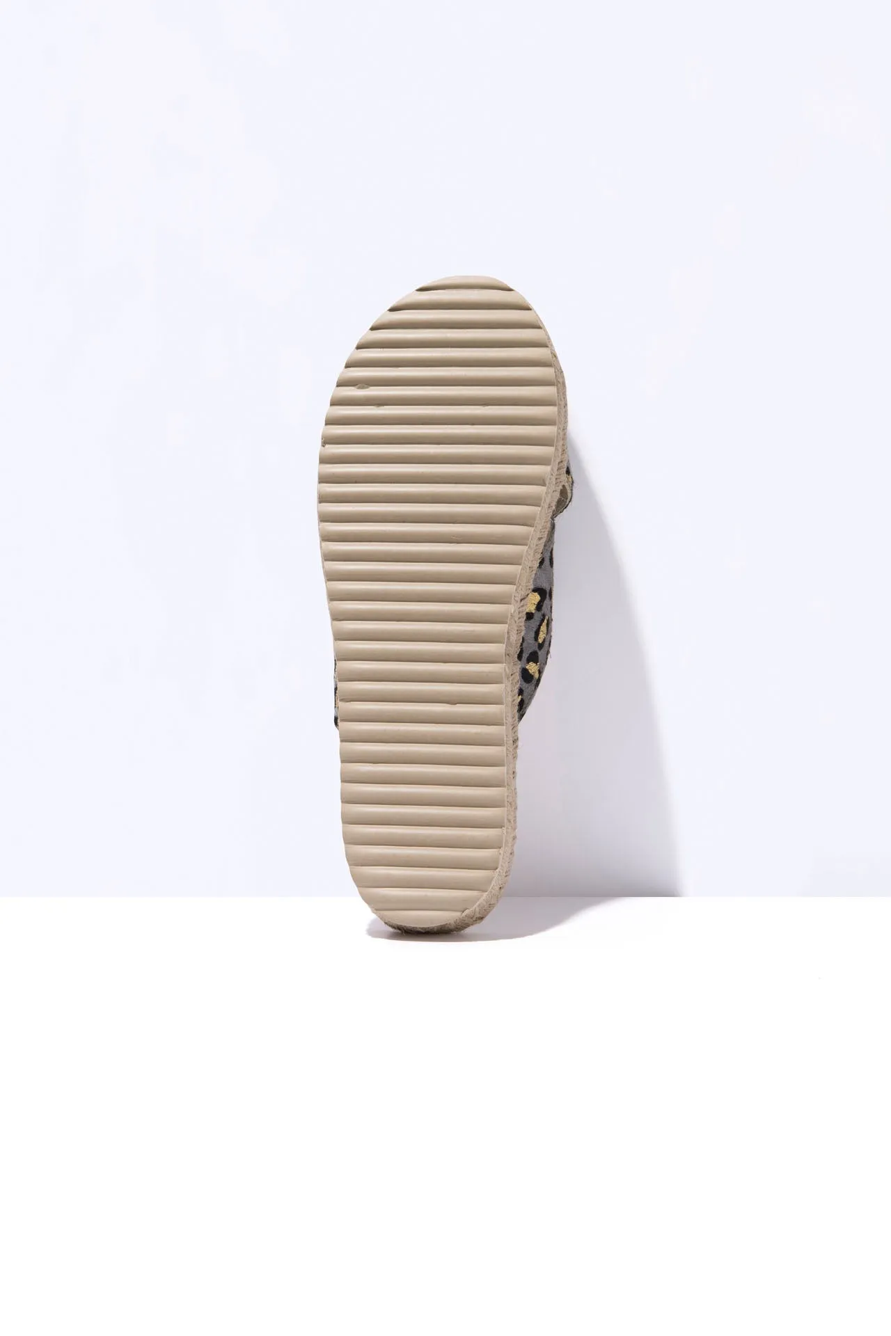LEOPARDO GRIS CRUZADO - Leopard Crossover Espadrille Slider